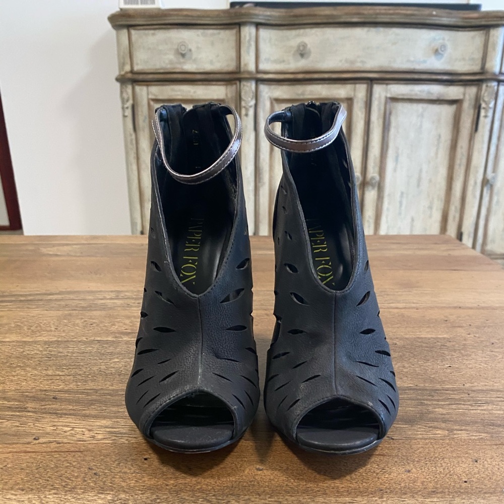 Size 7 Black heel